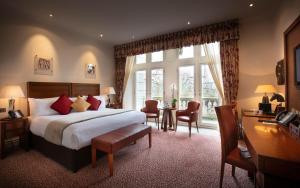 Cama ou camas em um quarto em The Royal Horseguards Hotel, London