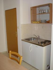 Η κουζίνα ή μικρή κουζίνα στο Tutini Dvori