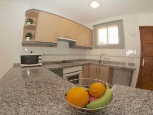 Kuchyň nebo kuchyňský kout v ubytování DUPLEX C6 con PISCINA PRIVADA