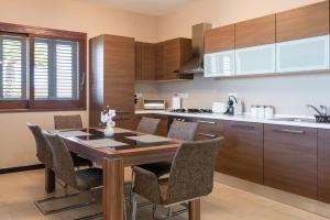 Gallery image of Harbour Views Duplex Maisonette with Jacuzzi Hot tub in Mġarr +47 photos