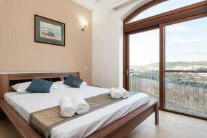 Gallery image of Harbour Views Duplex Maisonette with Jacuzzi Hot tub in Mġarr