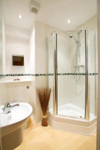 a bathroom with a shower and a sink at 2 bed 2 bath at Pelican Hse in Newbury - FREE secure, allocated parking in Newbury
