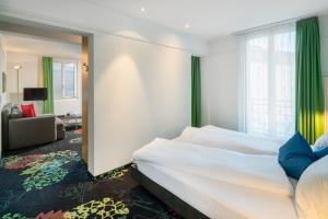 Ένα ή περισσότερα κρεβάτια σε δωμάτιο στο Seehotel Gotthard
