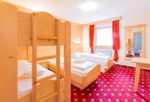 Postel nebo postele na pokoji v ubytování Chalet Hotel Diamant