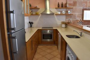 A kitchen or kitchenette at Tramuntana 37, 1°