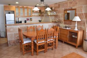 A kitchen or kitchenette at Tramuntana 37, 1°