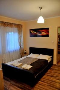 a bedroom with a bed with two towels on it at Pokoje Sylwia z aneksami kuchennymi w każdym pokoju in Ustroń