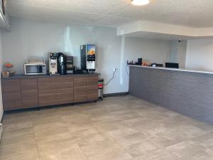 Kuchyň nebo kuchyňský kout v ubytování Westport Inn