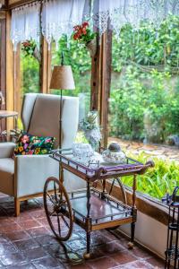 a coffee table in a living room with a window at Pousada Solar da Imperatriz in Tiradentes