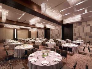 Restaurace v ubytování New World Makati Hotel, Manila