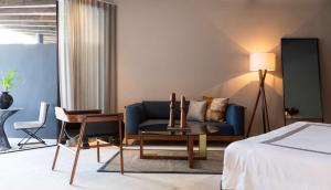 Кровать или кровати в номере Thompson Zihuatanejo, A Beach Resort, by Hyatt