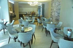 Ресторант или друго място за хранене в Hotel Village Confort Campina Grande