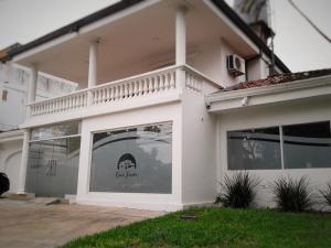 Tòa nhà nơi khách sạn tọa lạc