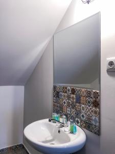 Een badkamer bij Check Point Hotel
