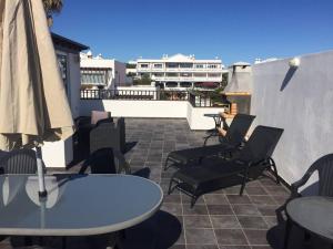 Balkón alebo terasa v ubytovaní DARUMA APARTMENTS 3-Bedroom Penthouse with Sea Views
