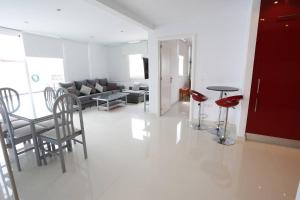 Posedenie v ubytovaní DARUMA APARTMENTS 3-Bedroom Penthouse with Sea Views