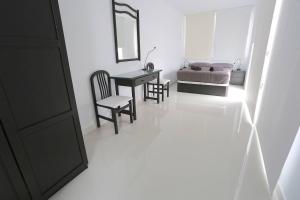Posteľ alebo postele v izbe v ubytovaní DARUMA APARTMENTS 3-Bedroom Penthouse with Sea Views