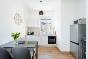 Kuchyňa alebo kuchynka v ubytovaní Cozy Apartment Lile in the heart of old town Split