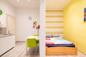 Posteľ alebo postele v izbe v ubytovaní Standard Apartment by Hi5 - West End Center