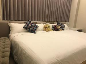 Rúm í herbergi á Good Nest Homestay