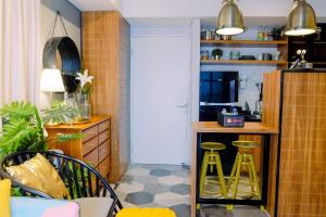 Η κουζίνα ή μικρή κουζίνα στο Modern and Stylish 2BR Pakubuwono Terrace Apartment By Travelio