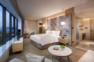Voodi või voodid majutusasutuse Wyndham Grand Plaza Royale Yuzhou Xiamen Wuyuan Bay toas