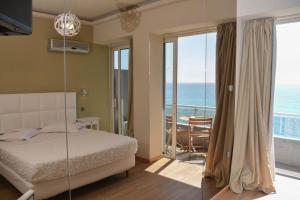 Voodi või voodid majutusasutuse Scorpios Sea Side Hotel toas