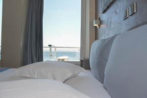 Voodi või voodid majutusasutuse Scorpios Sea Side Hotel toas