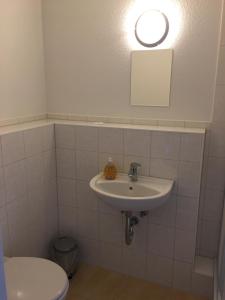 Ένα μπάνιο στο Die Kantine Wittenburg Zimmervermietung und Hostel