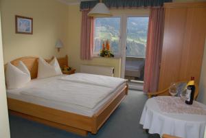 Ένα ή περισσότερα κρεβάτια σε δωμάτιο στο Laterndl-Wirt