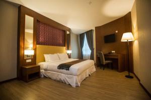 Postel nebo postele na pokoji v ubytování Hotel Pen Mutiara