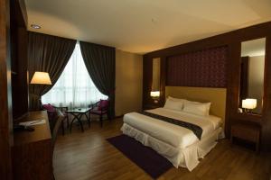 Postel nebo postele na pokoji v ubytování Hotel Pen Mutiara
