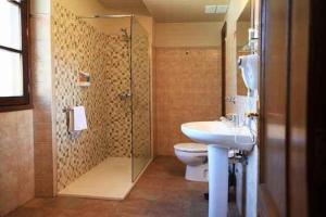 Koupelna v ubytování Hostal Antxitonea