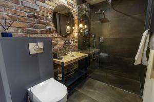 a bathroom with a shower and a toilet and a sink at "Ku Słońcu" - Apartamenty - Jastrzębia Góra in Jastrzębia Góra +24 photos