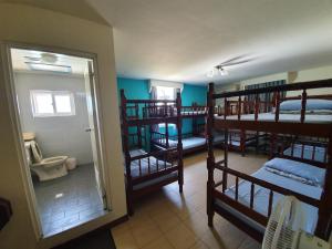 Katil atau katil-katil dalam bilik di Ju Tong Homestay