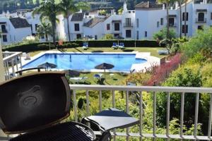 Basen w obiekcie Marbella, Los Arqueros Golf & Country Club, Sleeps 7 plus 1 child lub w pobliżu
