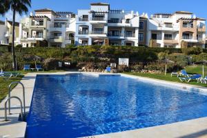 Basen w obiekcie Marbella, Los Arqueros Golf & Country Club, Sleeps 7 plus 1 child lub w pobliżu