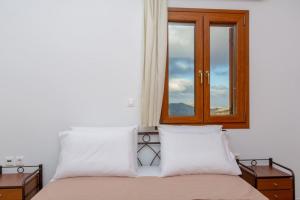 Postel nebo postele na pokoji v ubytování Apiranthian house-Panoramic view Cycladic Naxos