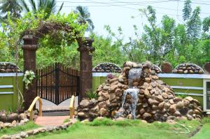 Сад в A's Holiday Beach Resort