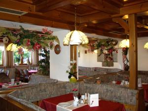 a dining room with a table with red table cloth at Gasthof-Hotel Dilger in Rattenberg