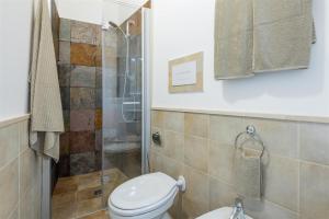 A bathroom at Dimora Villa Ada