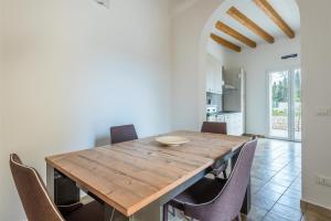A kitchen or kitchenette at Dimora Villa Ada