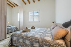 A bed or beds in a room at Dimora Villa Ada