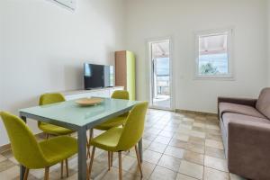 A television and/or entertainment centre at Dimora Villa Ada