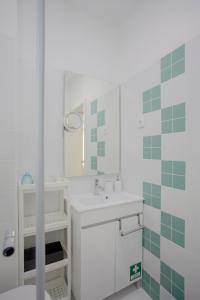 Koupelna v ubytování Liiiving in Porto I Bright Light Studio