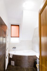 A bathroom at Zenit Panzió
