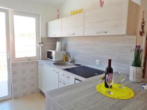 Apartment ELA enjoy breathtaking seaview tesisinde mutfak veya mini mutfak