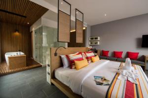 The Gallery Hotel Nai Harn客房内的一张或多张床位