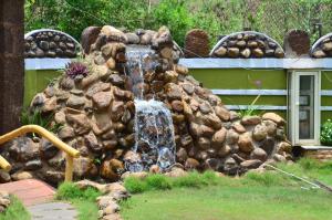 Сад в A's Holiday Beach Resort