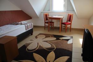 Postel nebo postele na pokoji v ubytování Auguszta Hotel